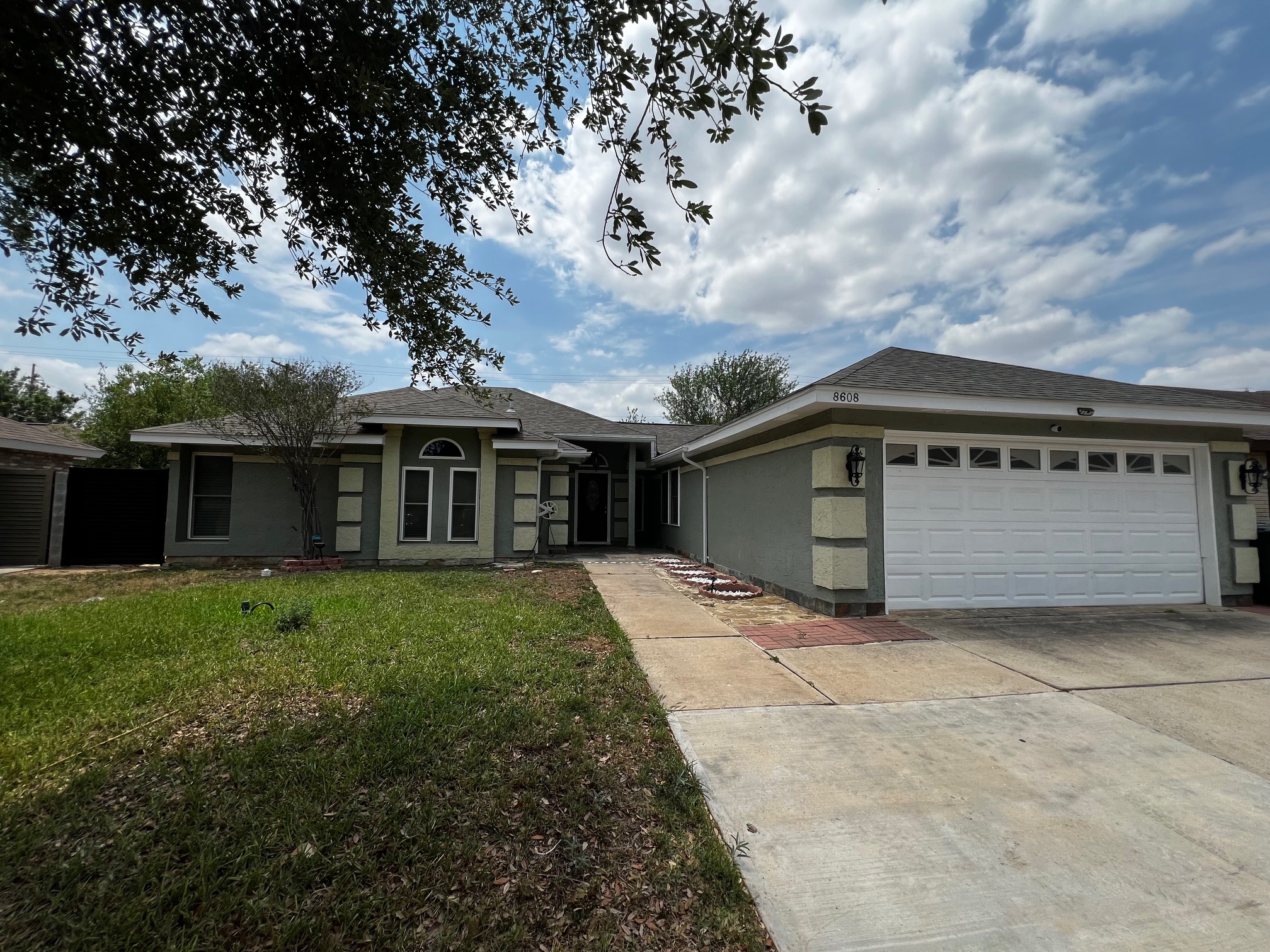 8608 St John Lp